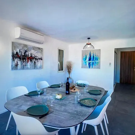 Belle Moderne A 700 M De La Mer *